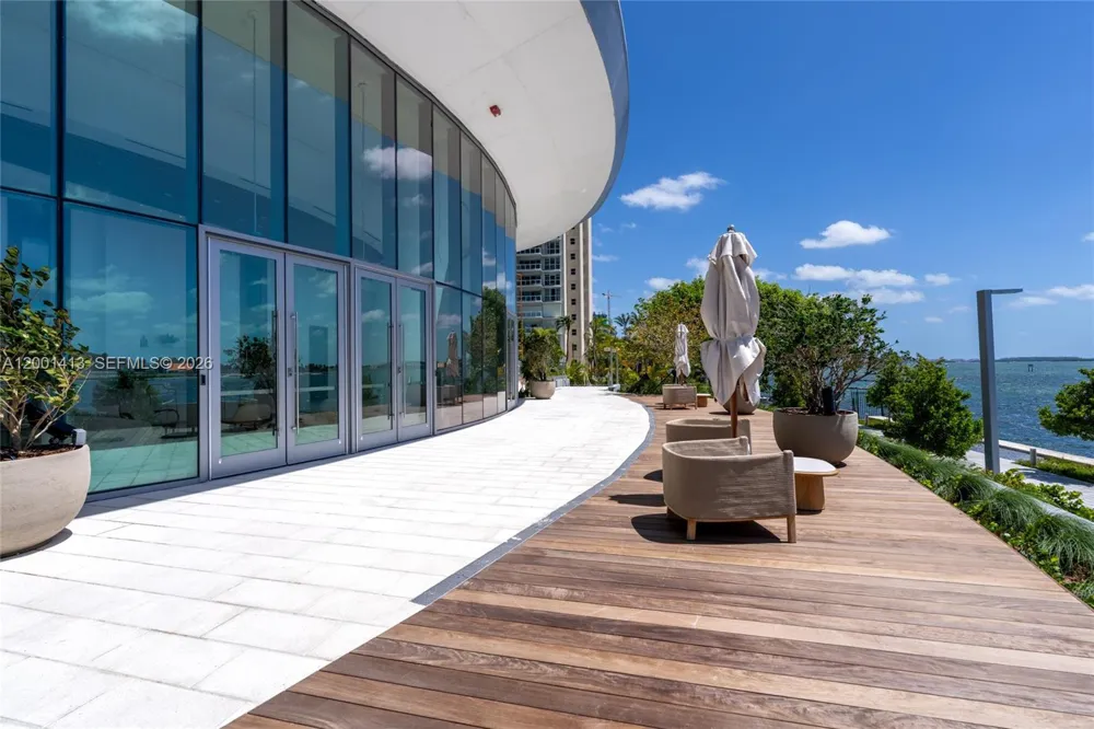 175 SE 25 Rd #501 Miami, FL 33129