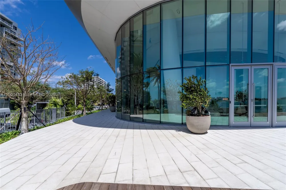 175 SE 25 Rd #501 Miami, FL 33129