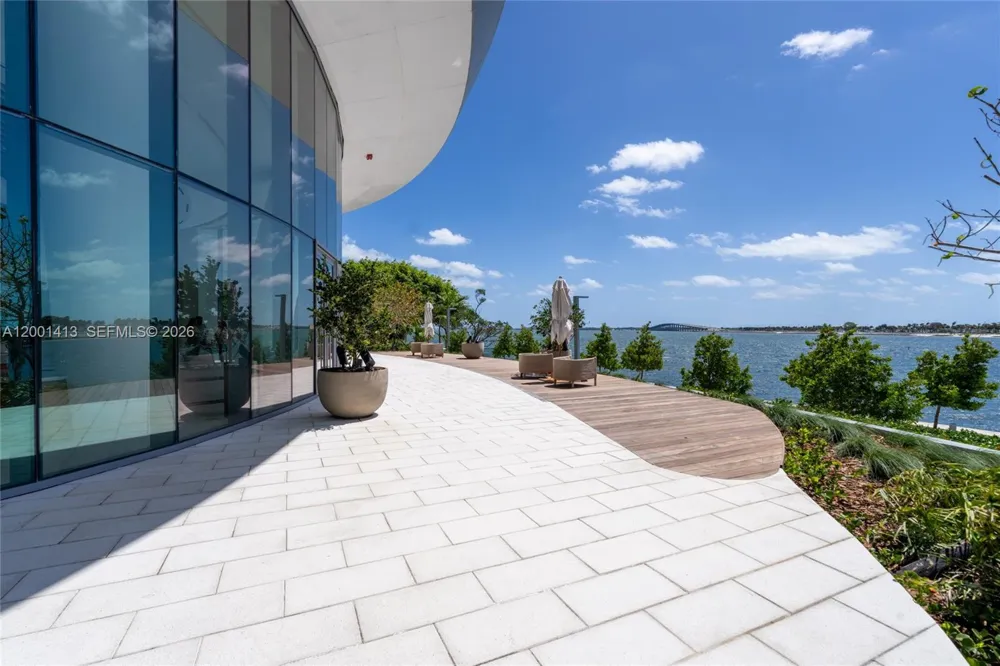 175 SE 25 Rd #501 Miami, FL 33129