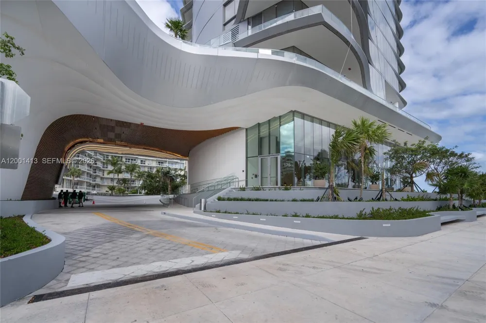 175 SE 25 Rd #501 Miami, FL 33129