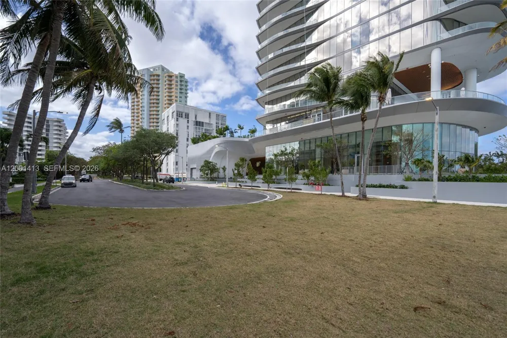 175 SE 25 Rd #501 Miami, FL 33129