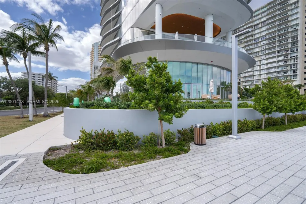 175 SE 25 Rd #501 Miami, FL 33129
