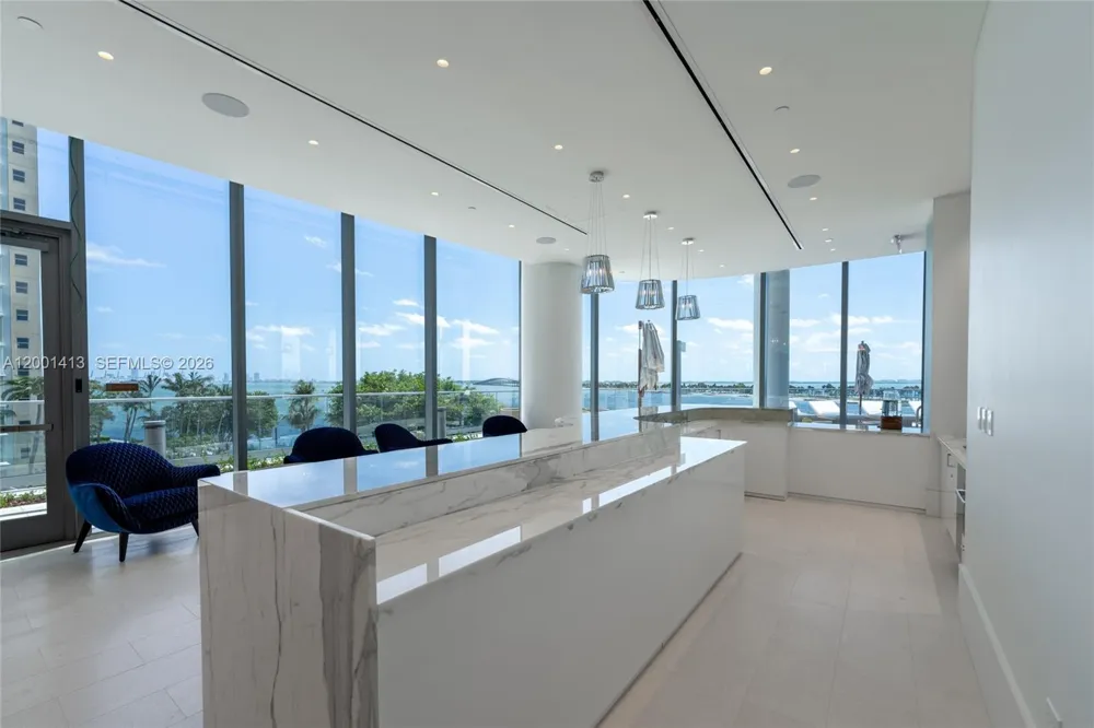 175 SE 25 Rd #501 Miami, FL 33129