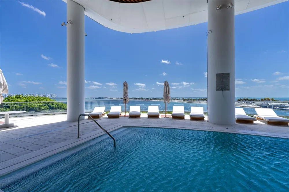 175 SE 25 Rd #501 Miami, FL 33129