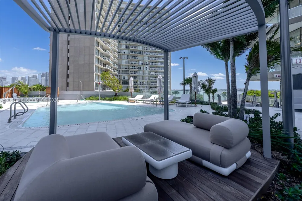 175 SE 25 Rd #501 Miami, FL 33129