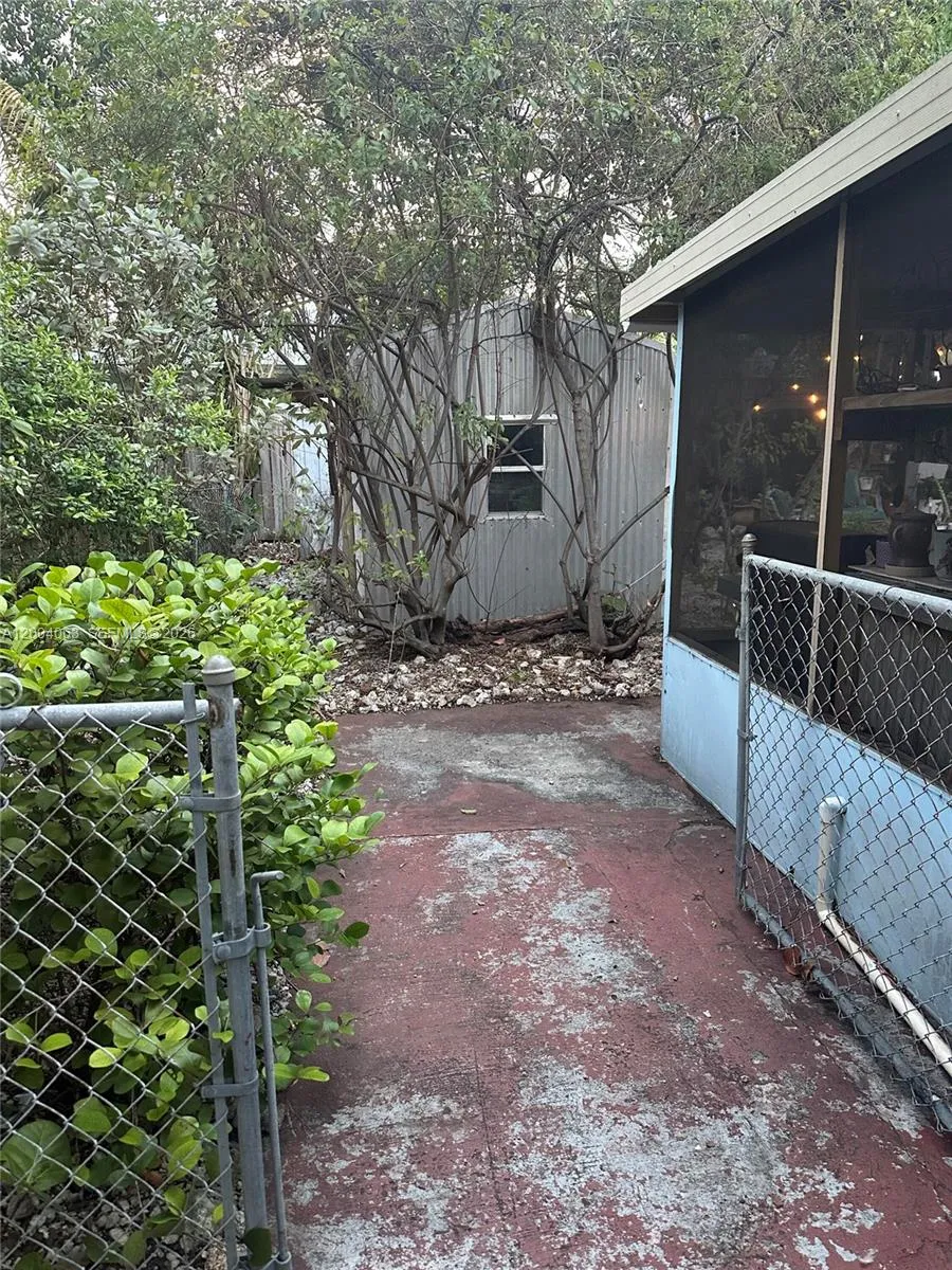 229 2nd Rd Key Largo, FL 33037
