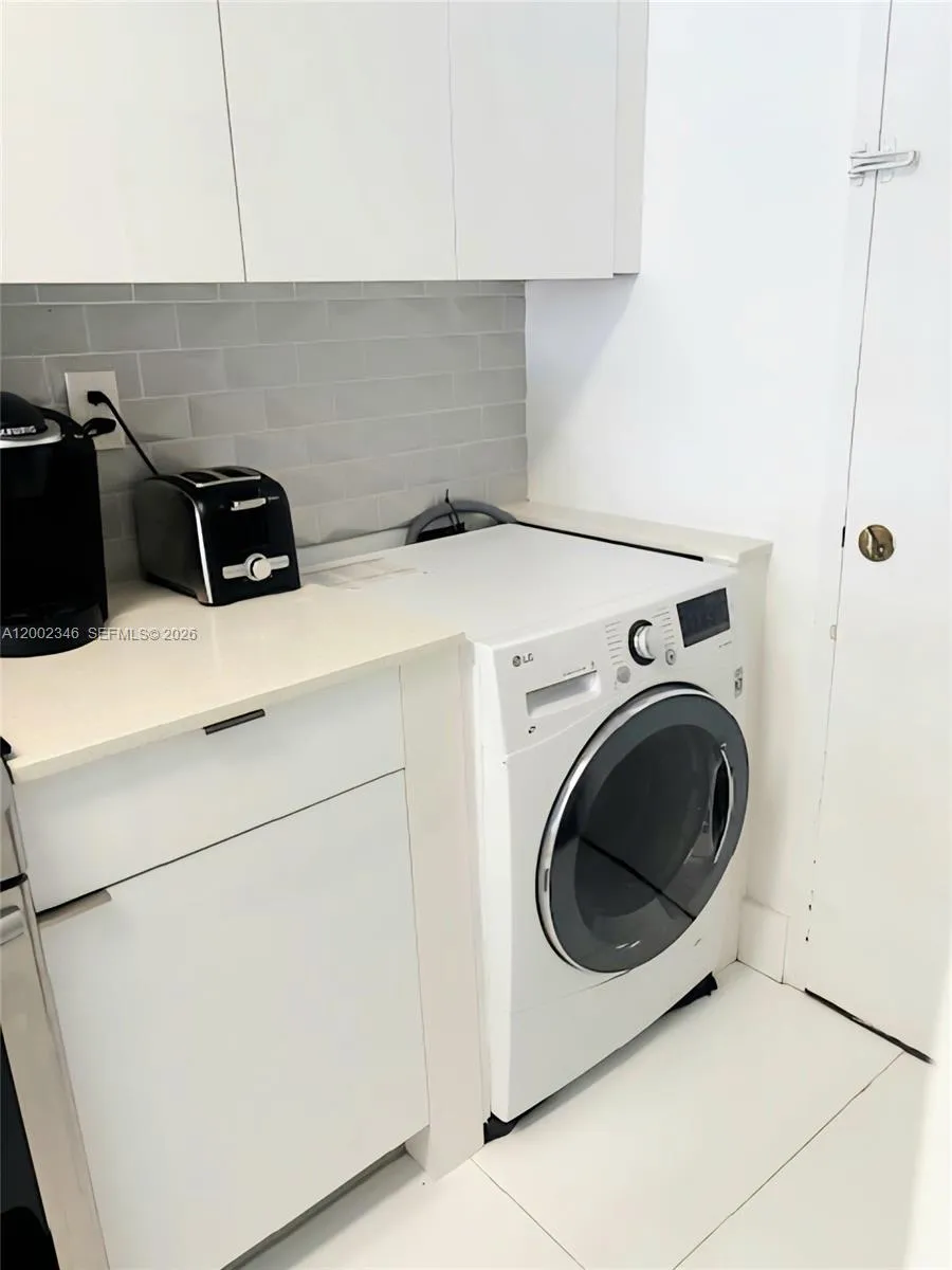 100 Lincoln Rd #927 Miami Beach, FL 33139