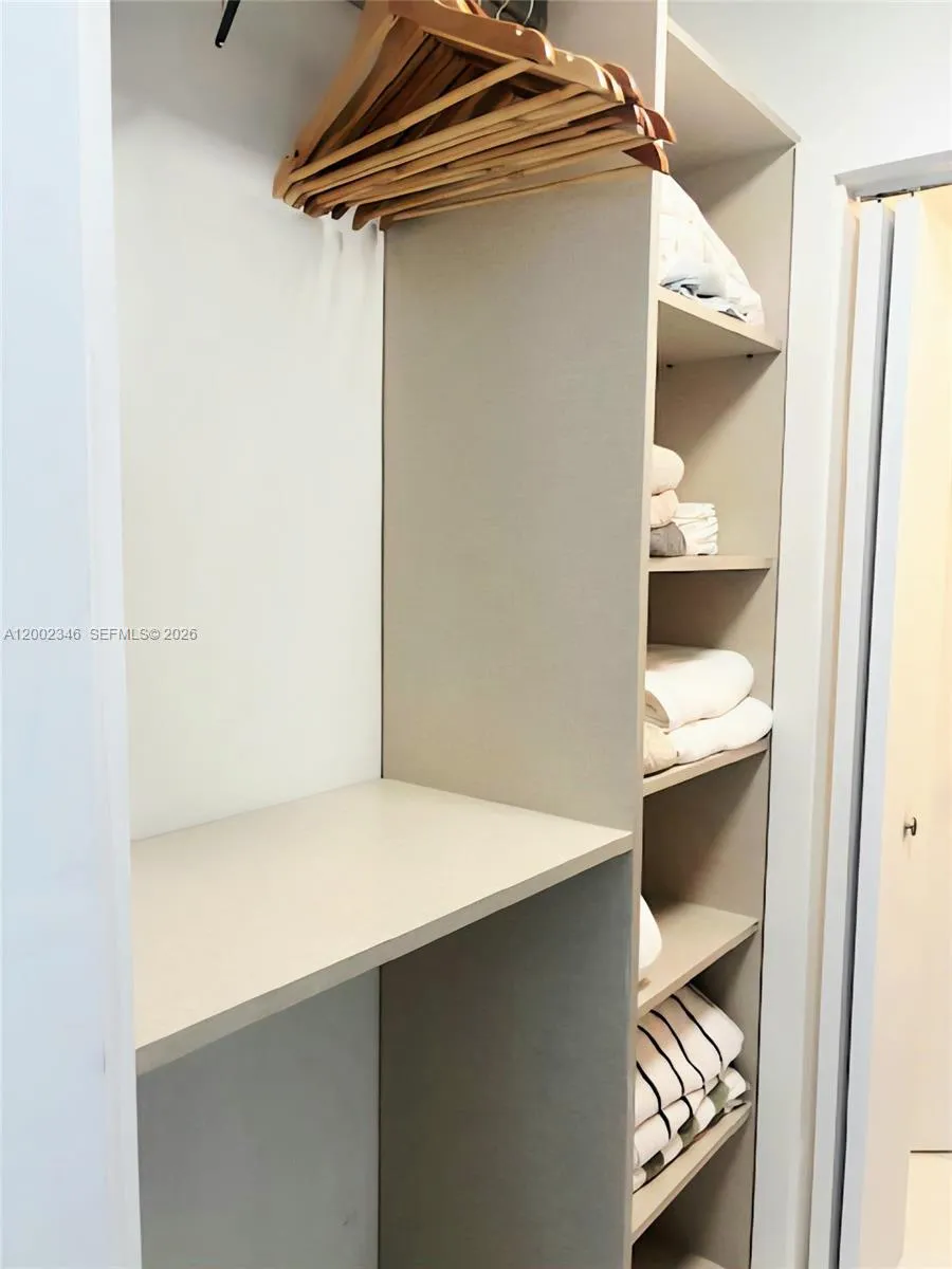 100 Lincoln Rd #927 Miami Beach, FL 33139