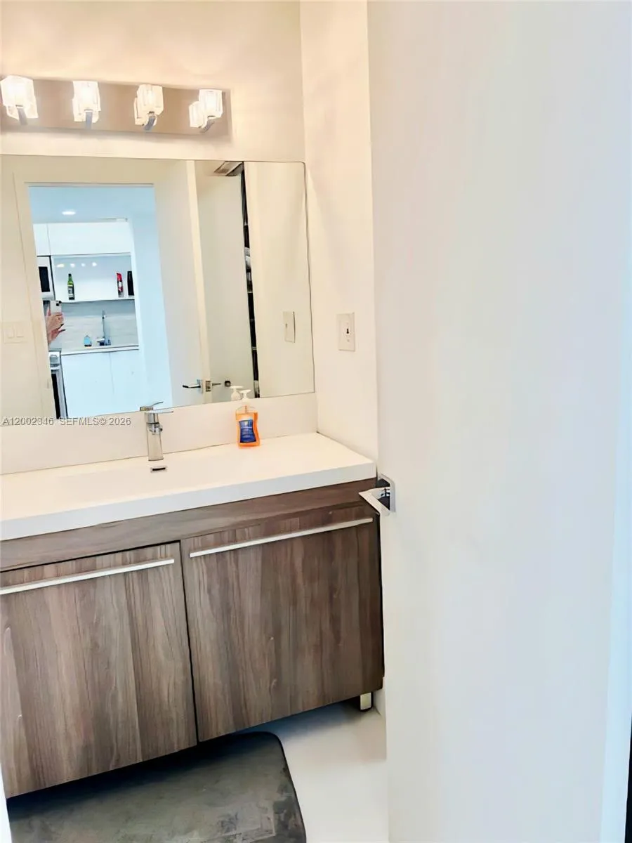 100 Lincoln Rd #927 Miami Beach, FL 33139