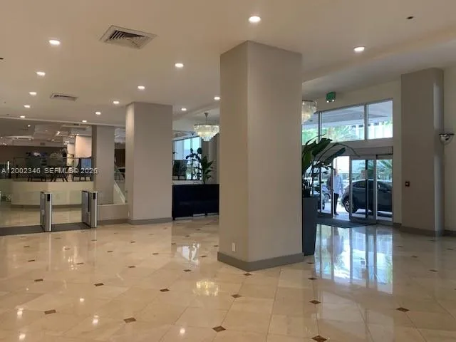 100 Lincoln Rd #927 Miami Beach, FL 33139