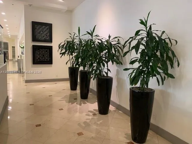 100 Lincoln Rd #927 Miami Beach, FL 33139