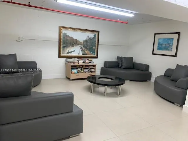 100 Lincoln Rd #927 Miami Beach, FL 33139