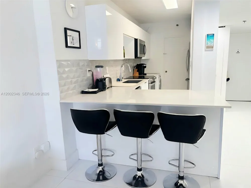 100 Lincoln Rd #927 Miami Beach, FL 33139