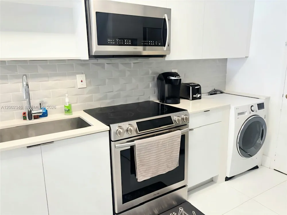100 Lincoln Rd #927 Miami Beach, FL 33139