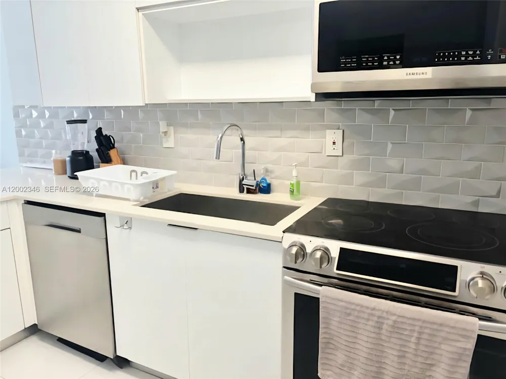 100 Lincoln Rd #927 Miami Beach, FL 33139