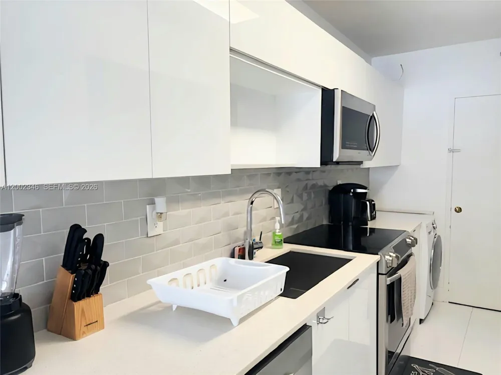 100 Lincoln Rd #927 Miami Beach, FL 33139