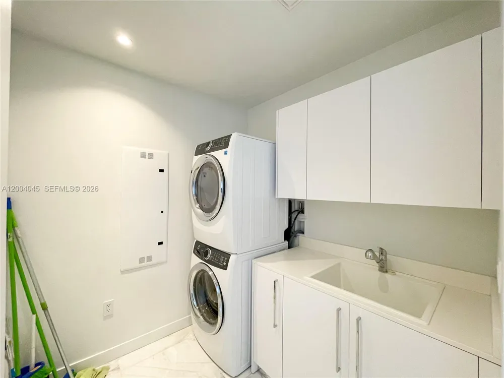 15701 Collins Ave #1205 Sunny Isles Beach, FL 33160