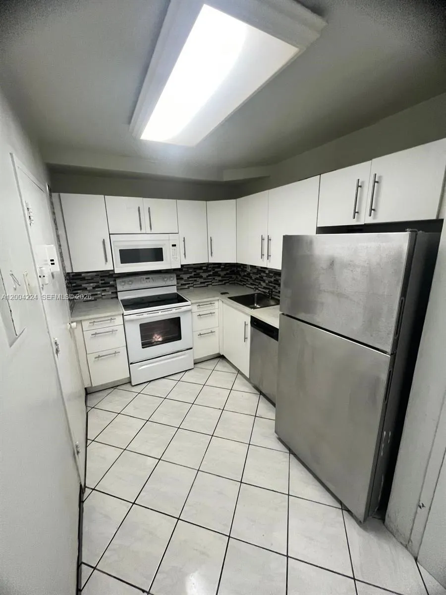 1865 79th St Csw #PH-J North Bay Village, FL 33141