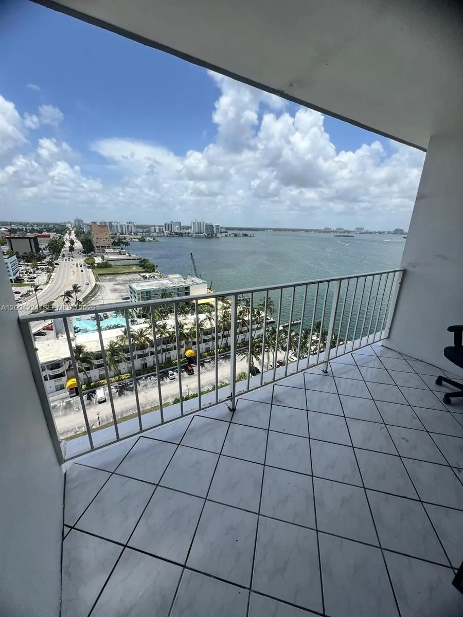 1865 79th St Csw #PH-J North Bay Village, FL 33141