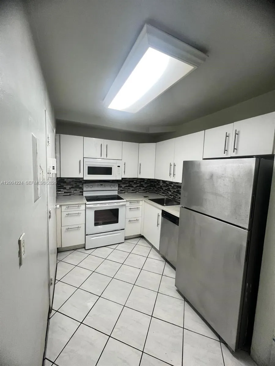 1865 79th St Csw #PH-J North Bay Village, FL 33141