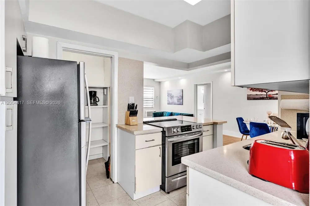10000 E Bay Harbor Dr #12 Bay Harbor Islands, FL 33154