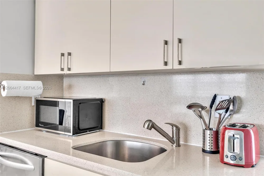 10000 E Bay Harbor Dr #12 Bay Harbor Islands, FL 33154
