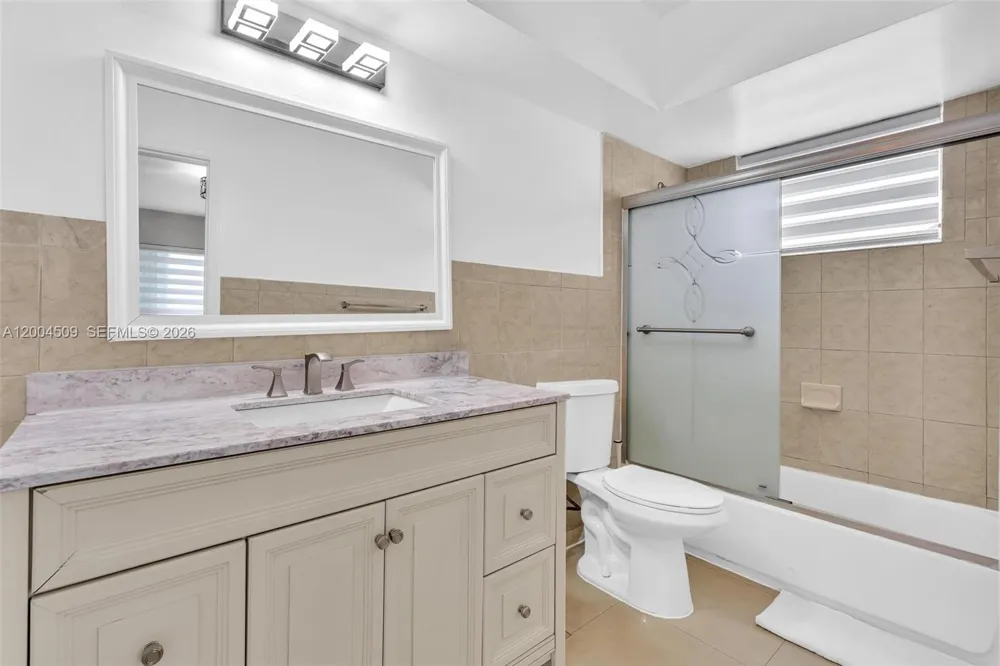10000 E Bay Harbor Dr #18 Bay Harbor Islands, FL 33154