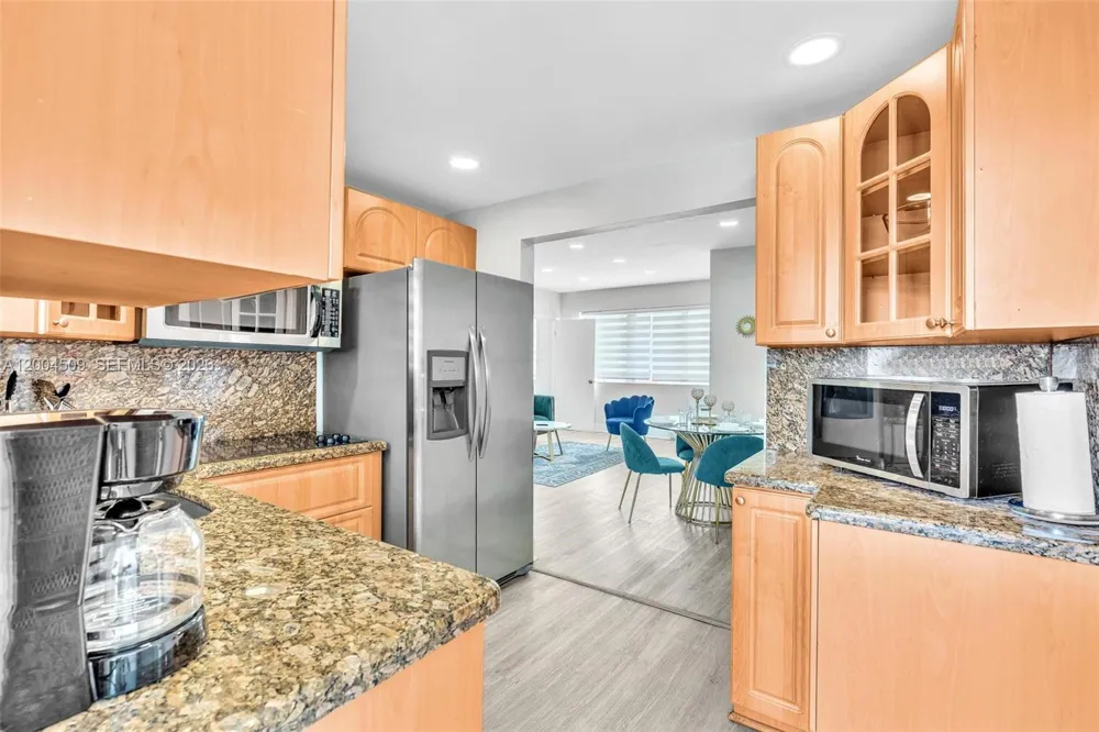 10000 E Bay Harbor Dr #18 Bay Harbor Islands, FL 33154