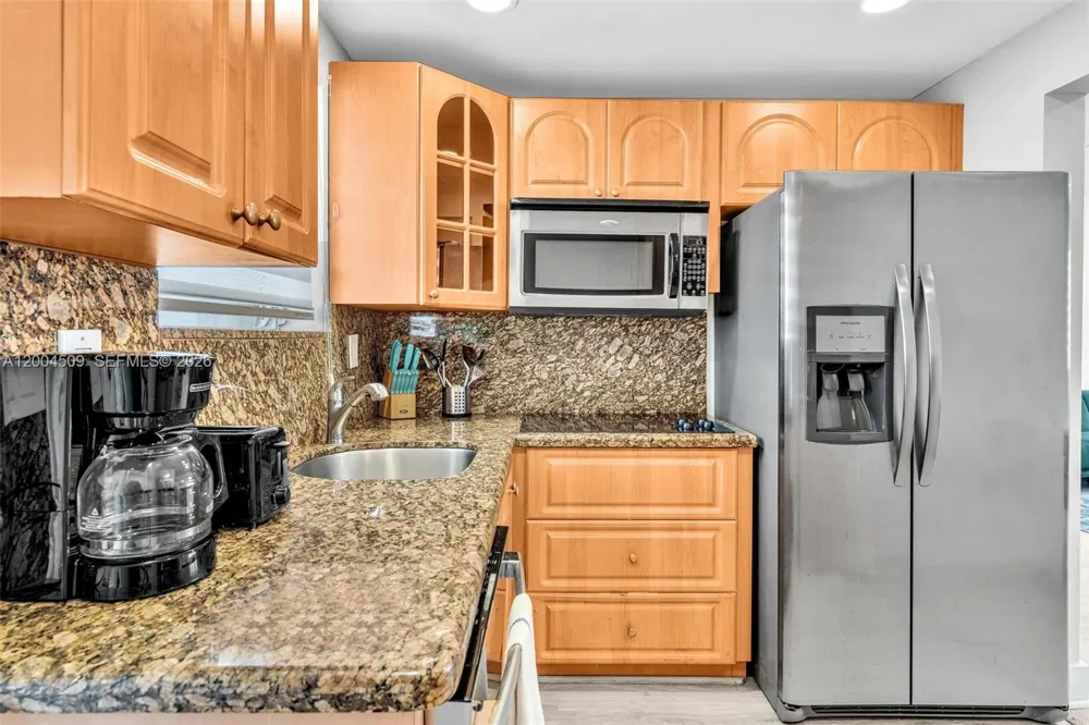 10000 E Bay Harbor Dr #18 Bay Harbor Islands, FL 33154