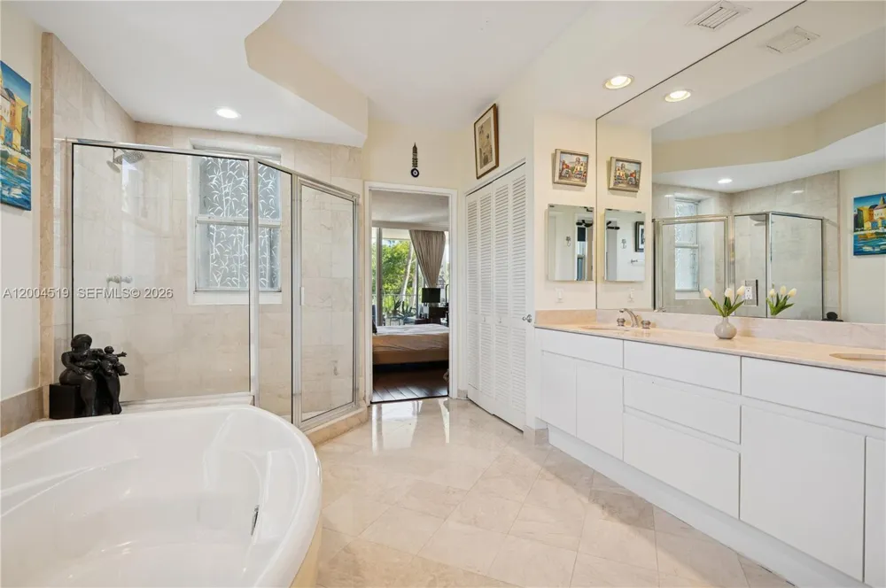 719 Crandon Blvd #310 Key Biscayne, FL 33149