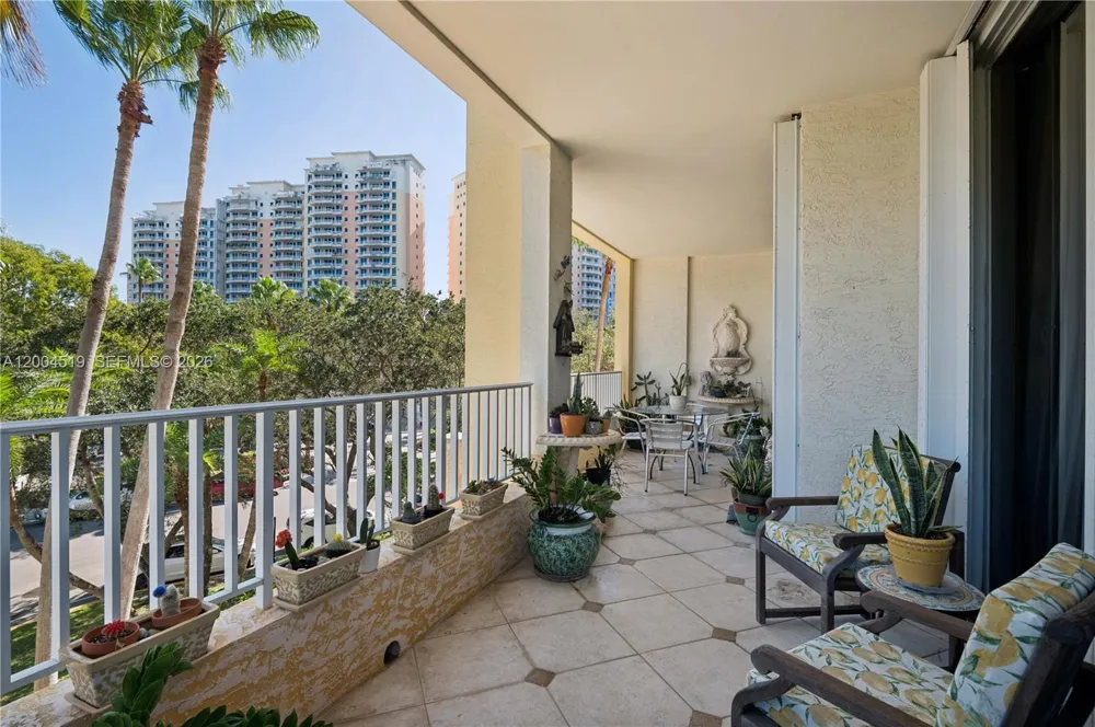 719 Crandon Blvd #310 Key Biscayne, FL 33149