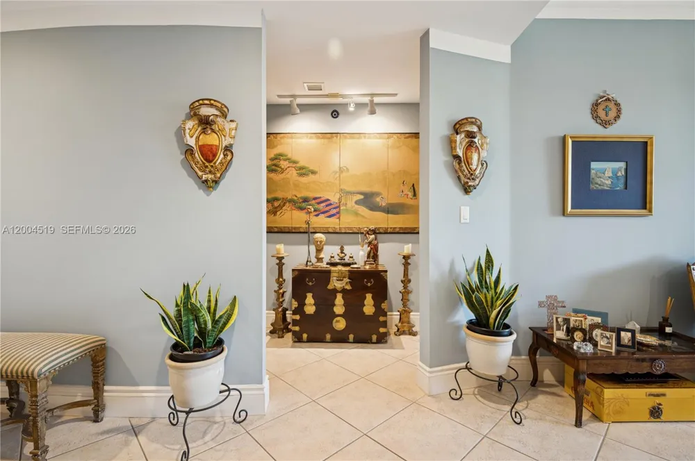719 Crandon Blvd #310 Key Biscayne, FL 33149