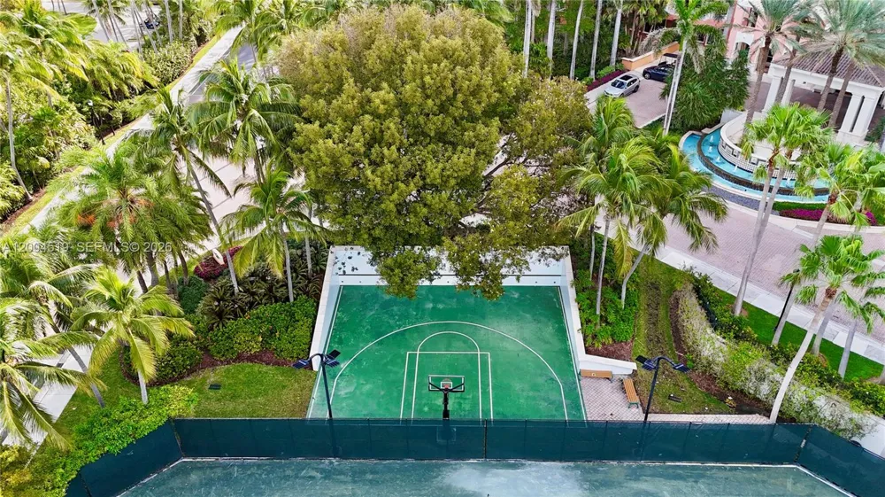 719 Crandon Blvd #310 Key Biscayne, FL 33149