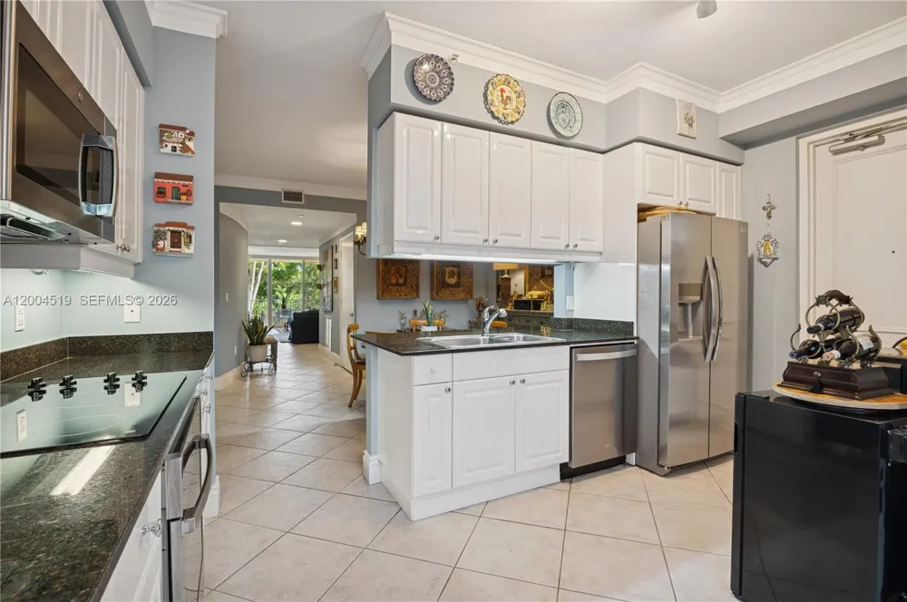 719 Crandon Blvd #310 Key Biscayne, FL 33149