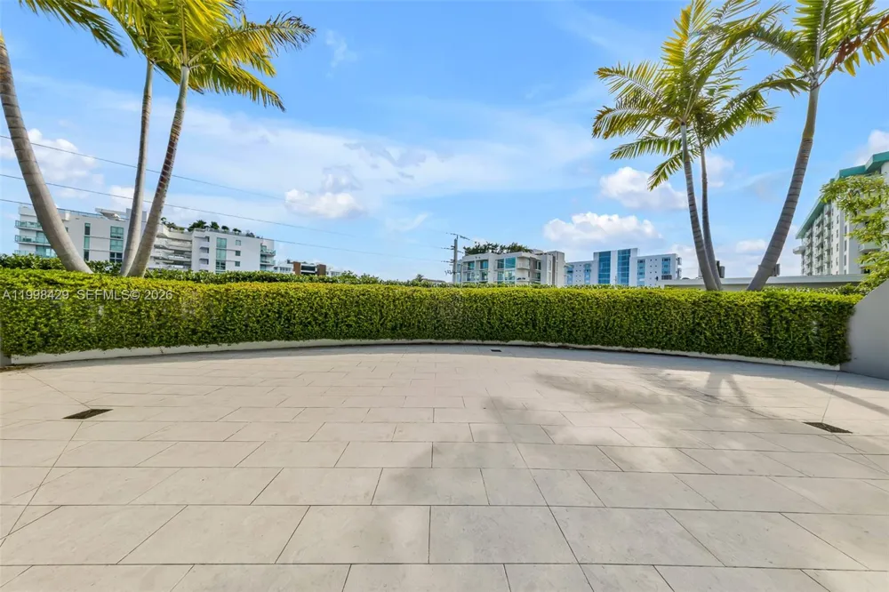 1135 103rd St #304 Bay Harbor Islands, FL 33154