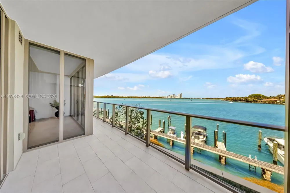 1135 103rd St #304 Bay Harbor Islands, FL 33154