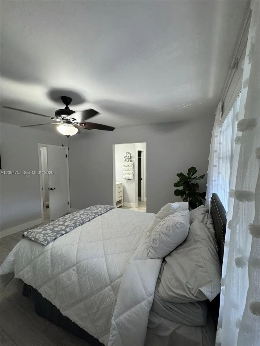 5127 SW 123rd Ave Cooper City, FL 33330