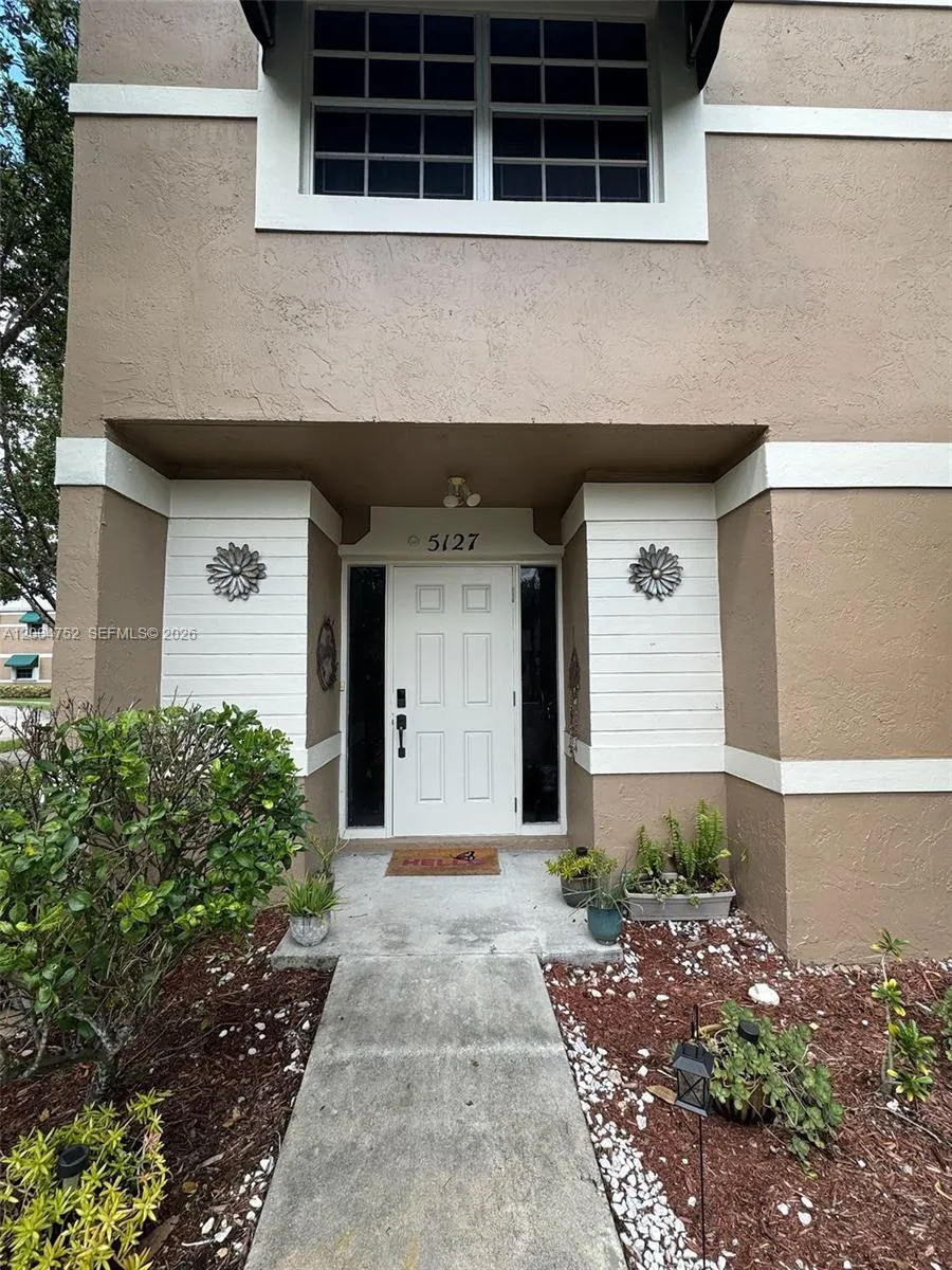 5127 SW 123rd Ave Cooper City, FL 33330