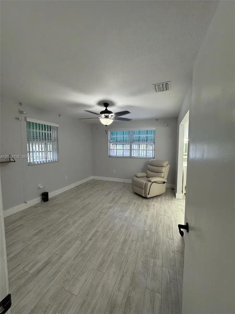 5127 SW 123rd Ave Cooper City, FL 33330