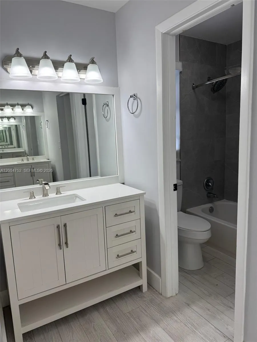 5127 SW 123rd Ave Cooper City, FL 33330