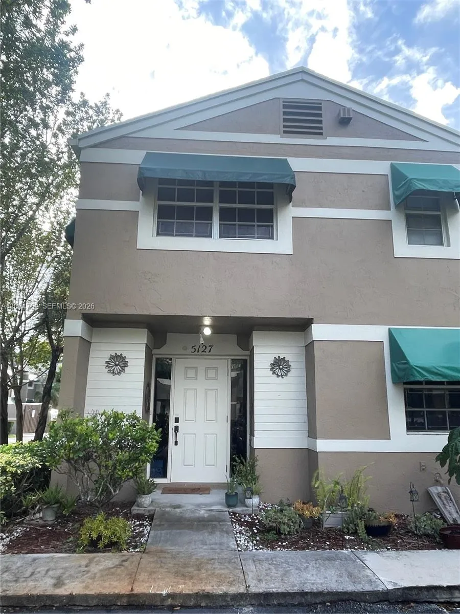 5127 SW 123rd Ave Cooper City, FL 33330