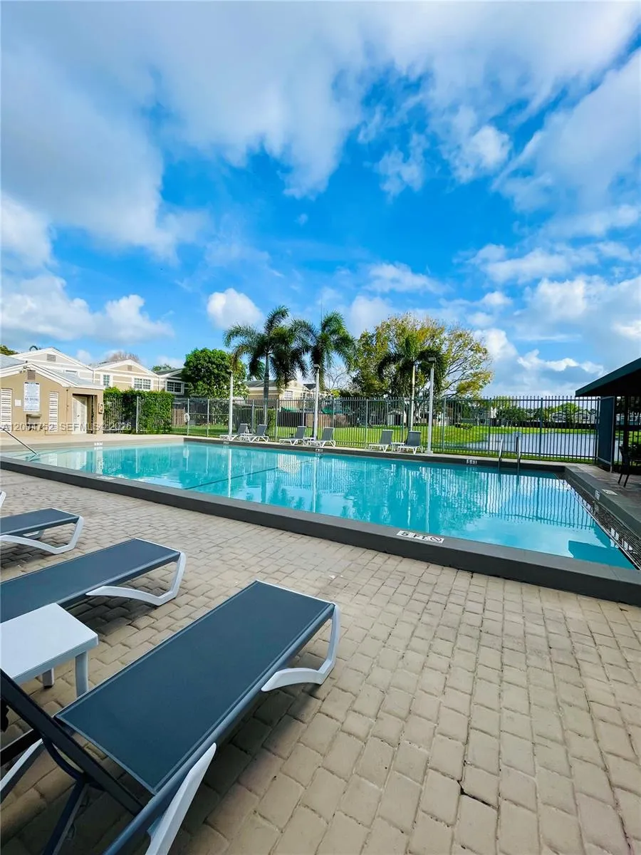 5127 SW 123rd Ave Cooper City, FL 33330