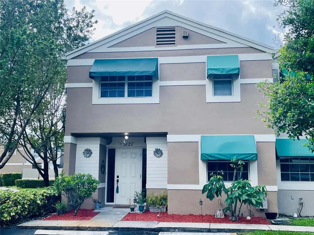 5127 SW 123rd Ave Cooper City, FL 33330