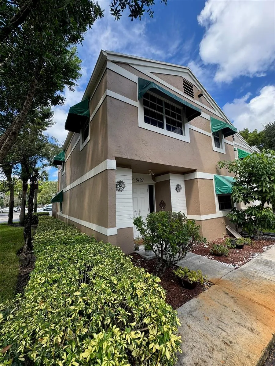 5127 SW 123rd Ave Cooper City, FL 33330