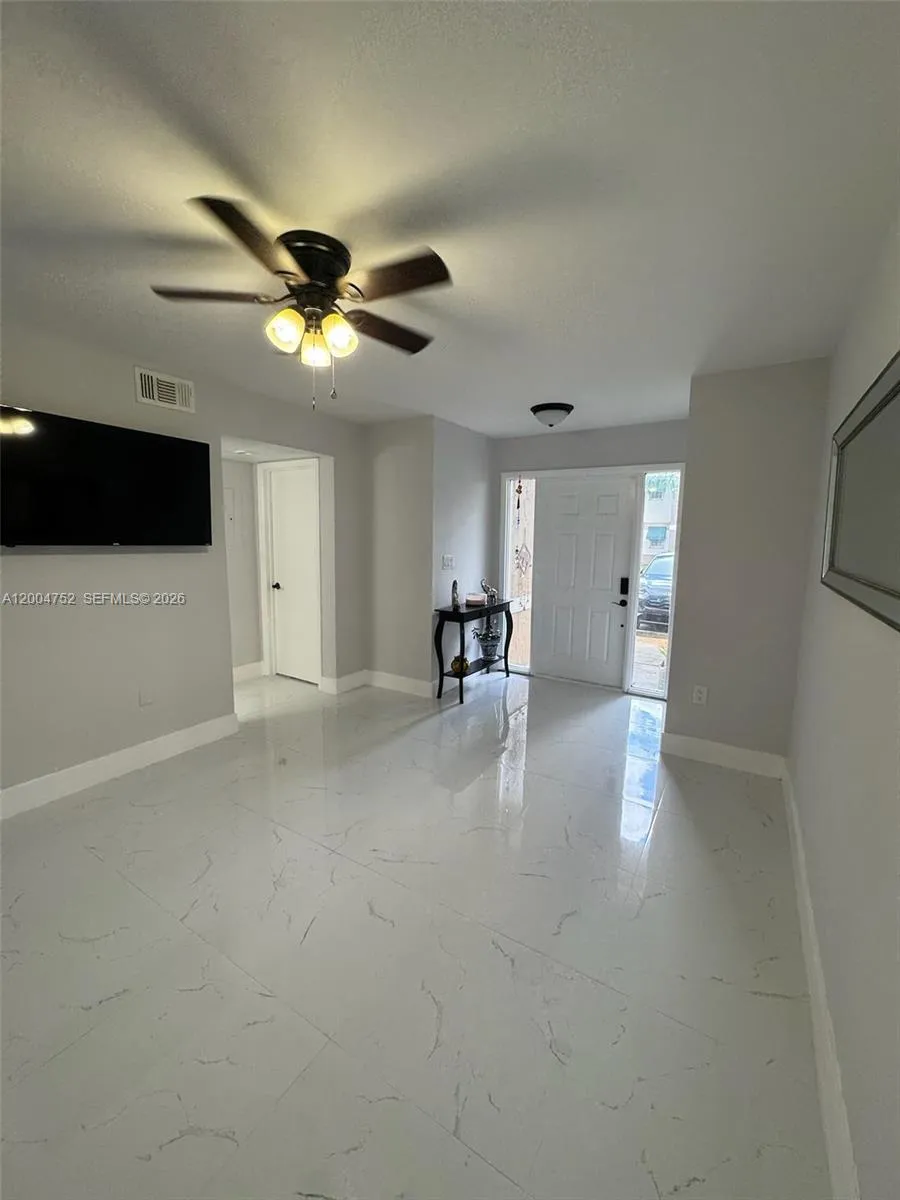 5127 SW 123rd Ave Cooper City, FL 33330