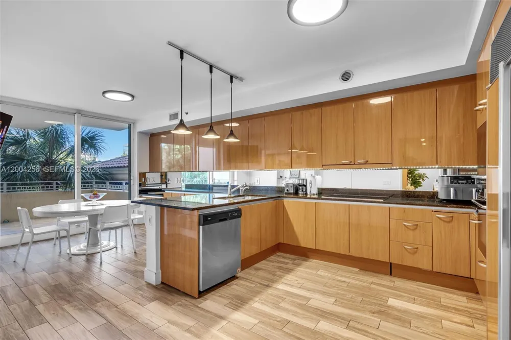 791 Crandon Blvd #302 Key Biscayne, FL 33149