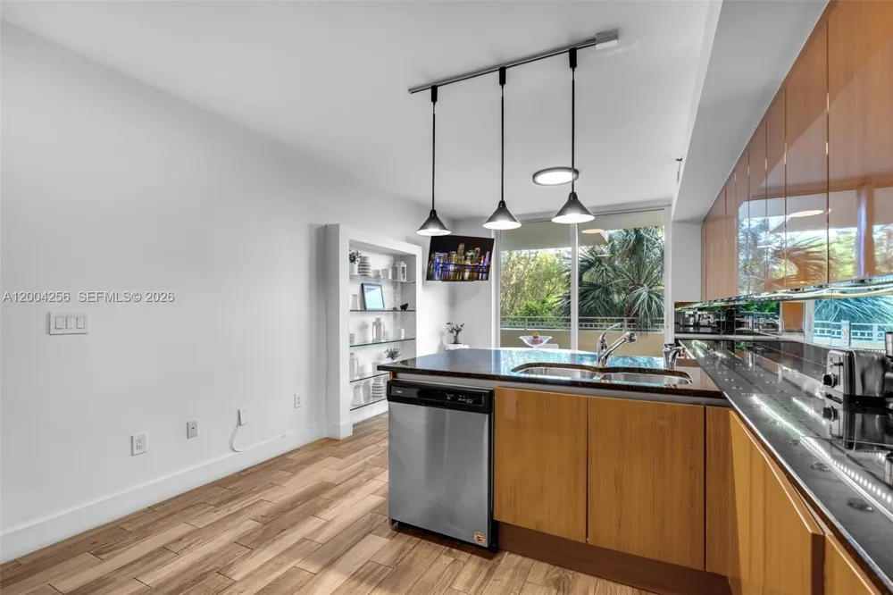 791 Crandon Blvd #302 Key Biscayne, FL 33149