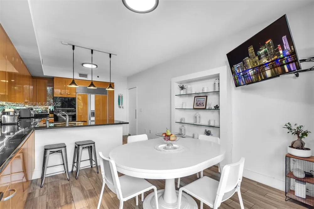 791 Crandon Blvd #302 Key Biscayne, FL 33149