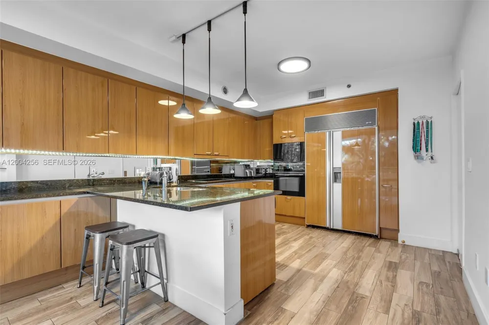 791 Crandon Blvd #302 Key Biscayne, FL 33149