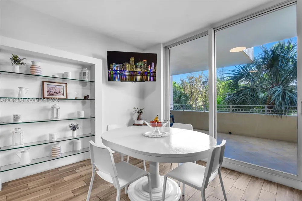 791 Crandon Blvd #302 Key Biscayne, FL 33149